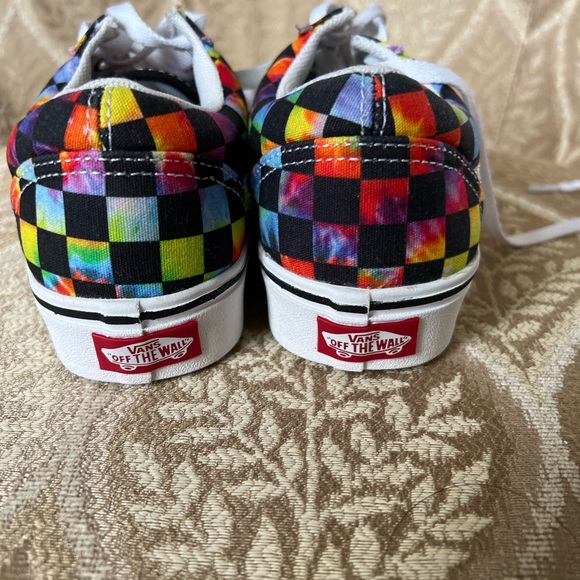 Vans - Picture 2 of 9